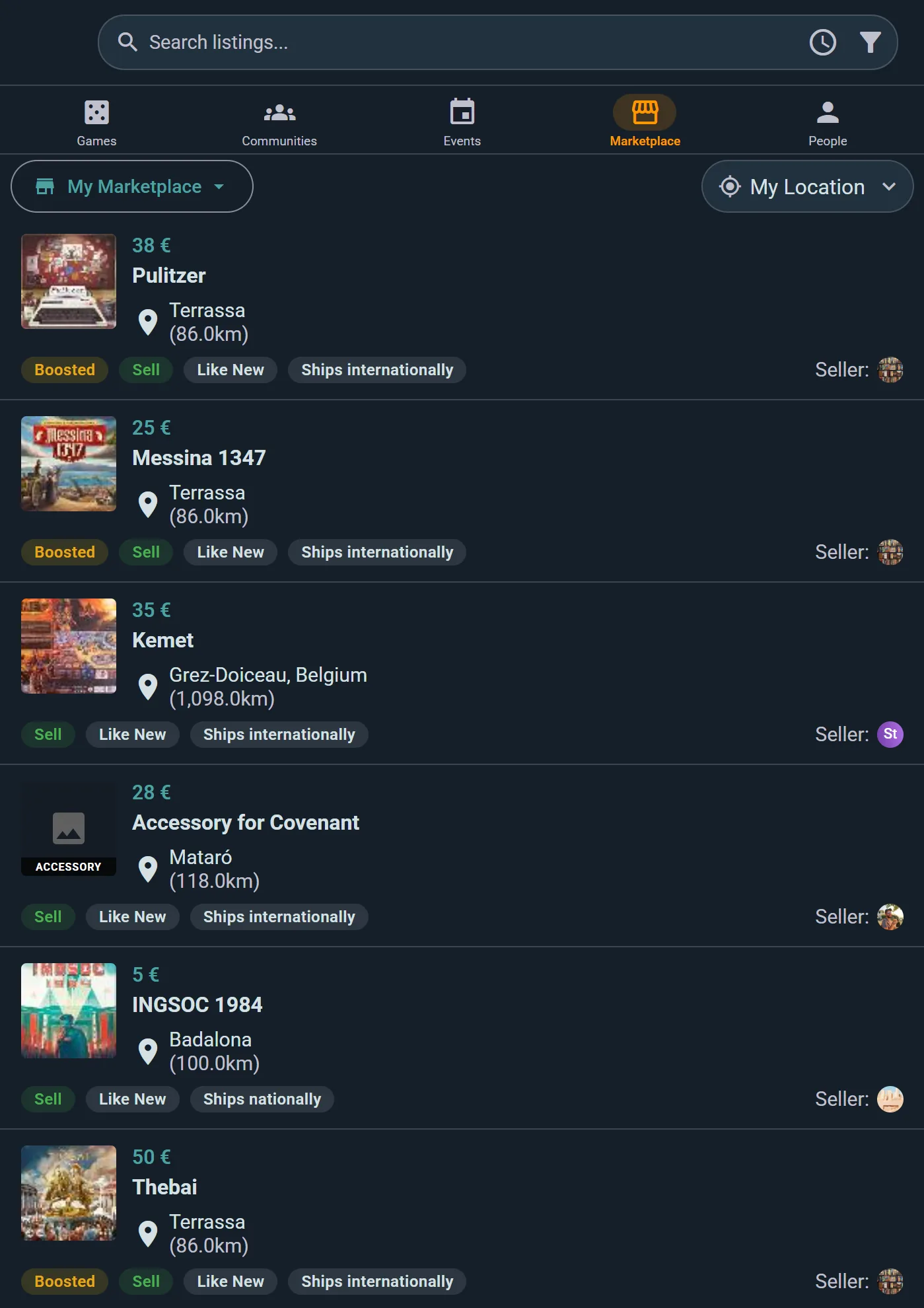 Inzeráty na tržišti poblíž města, každý s cenou, vzdáleností a stavem